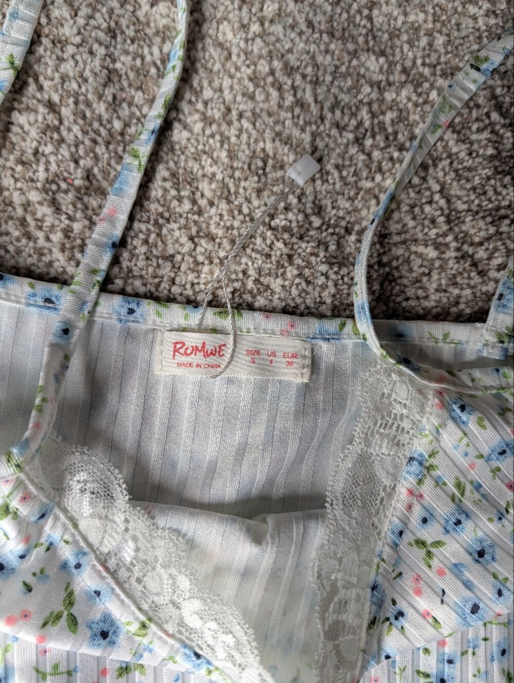 Crop Top Bundle - Ribbed Tie And Floral Lace Tops Size S - Picture 3 of 5